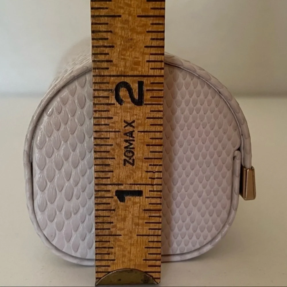 Jimmy Choo Designer Cream Leather Reptile Embossed Luxury Eye Glass Case…